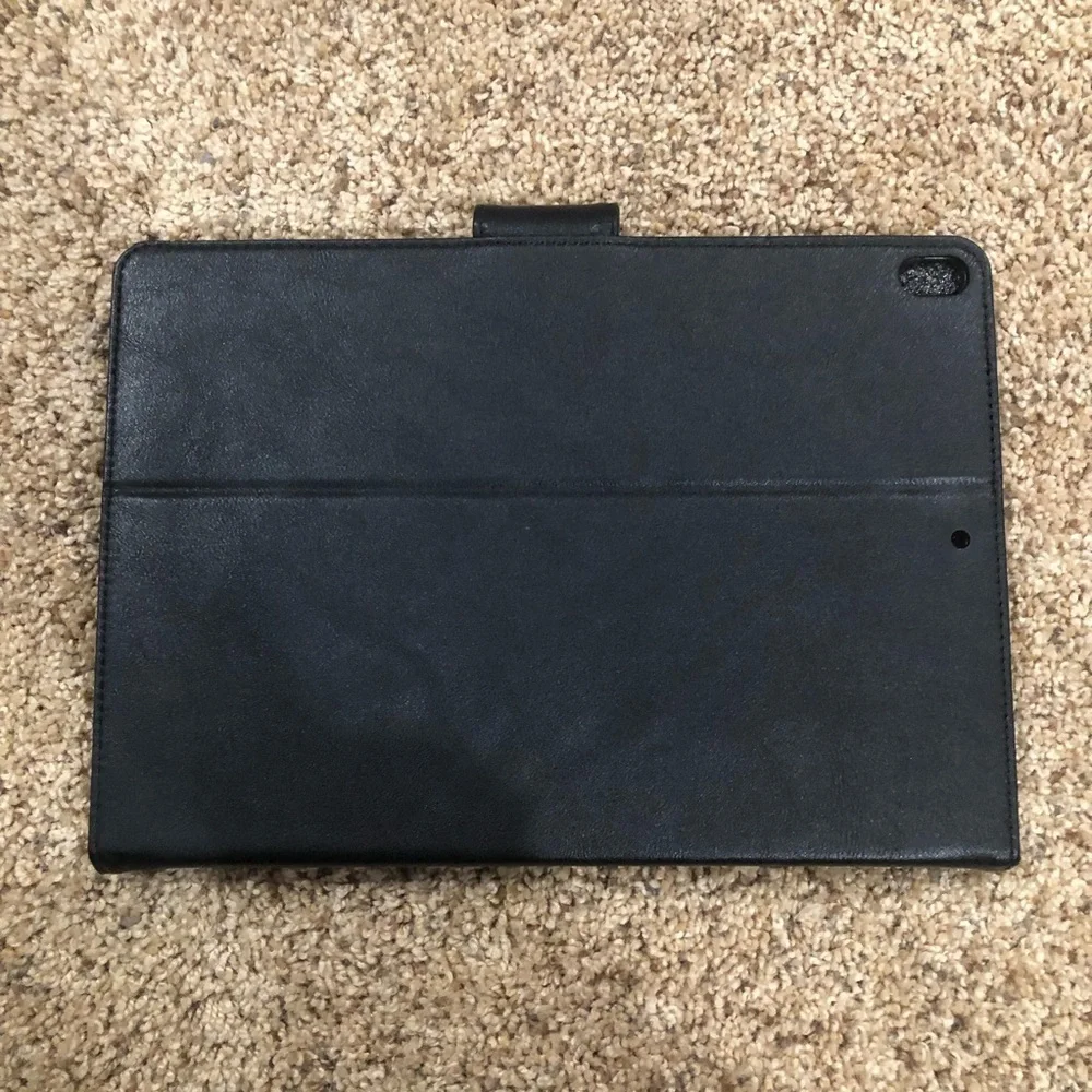 Spigen iPad Air 3 2020 Case / Stand Folio / NWOB/ Black